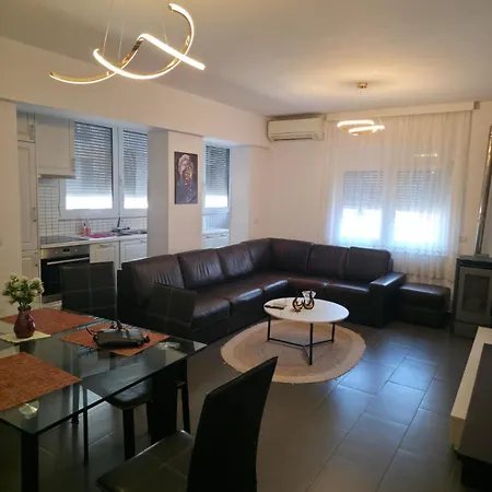 Family & Friendly House Near The In Durrës